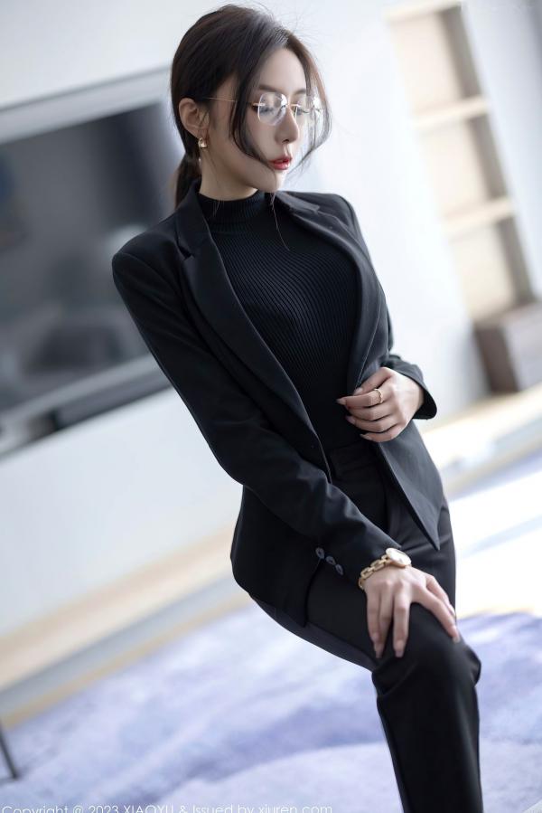 王馨瑶   XiaoYu语画界-王馨瑶Yanni黑丝OL职场诱惑与蕾丝内衣私房写真，极致身材演绎干练与性感双重风格，无圣光大尺度唯美呈现第24张图片