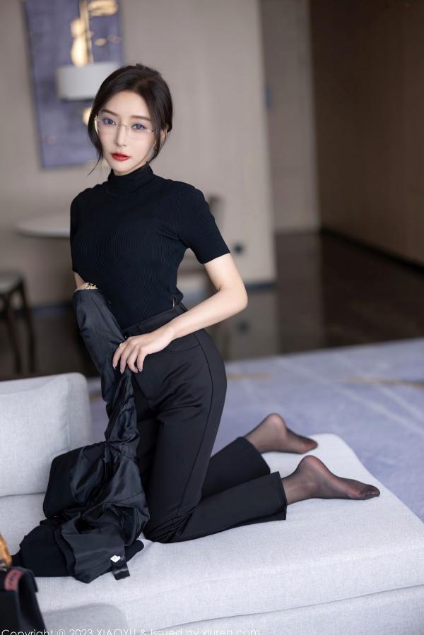 王馨瑶   XiaoYu语画界-王馨瑶Yanni黑丝OL职场诱惑与蕾丝内衣私房写真，极致身材演绎干练与性感双重风格，无圣光大尺度唯美呈现第38张图片