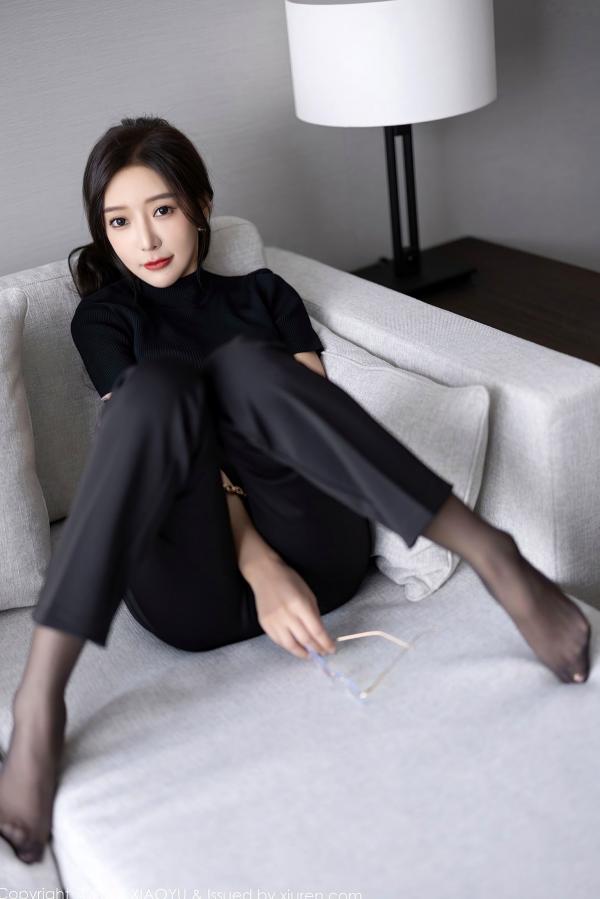 王馨瑶   XiaoYu语画界-王馨瑶Yanni黑丝OL职场诱惑与蕾丝内衣私房写真，极致身材演绎干练与性感双重风格，无圣光大尺度唯美呈现第41张图片