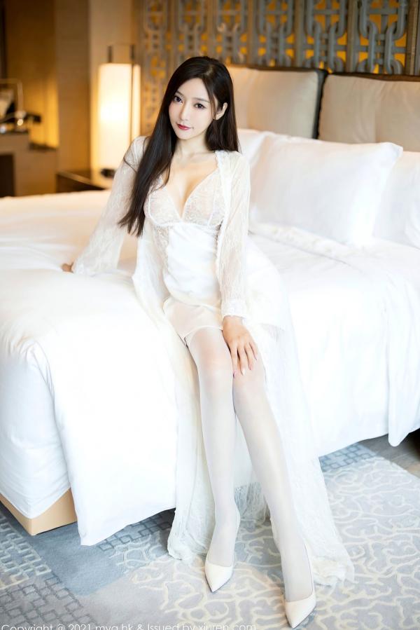王馨瑶   MyGirl美媛馆：王馨瑶Yanni酒店私房旅拍，纯白蕾丝镂空吊带裙搭配白丝诱惑，演绎高级纯欲女神，江浙沪旅拍主题大尺度写真。第1张图片