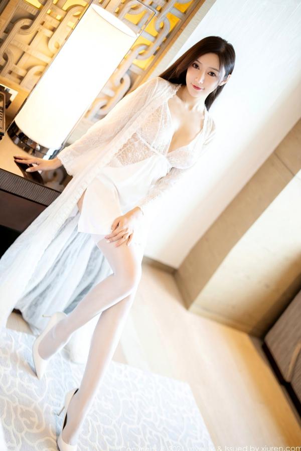 王馨瑶   MyGirl美媛馆：王馨瑶Yanni酒店私房旅拍，纯白蕾丝镂空吊带裙搭配白丝诱惑，演绎高级纯欲女神，江浙沪旅拍主题大尺度写真。第6张图片