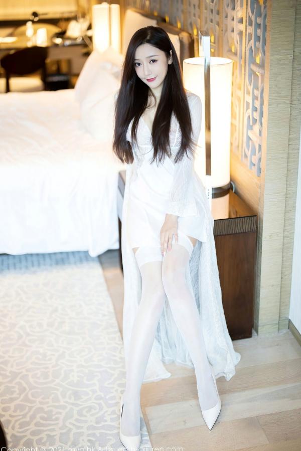 王馨瑶   MyGirl美媛馆：王馨瑶Yanni酒店私房旅拍，纯白蕾丝镂空吊带裙搭配白丝诱惑，演绎高级纯欲女神，江浙沪旅拍主题大尺度写真。第24张图片