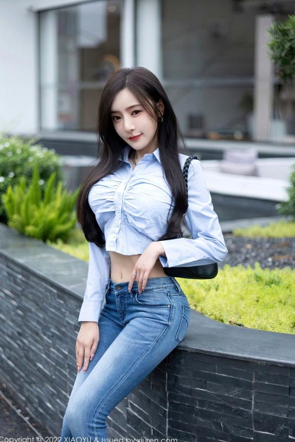 王馨瑶   XiaoYu语画界904-王馨瑶Yanni杭州旅拍-浅蓝衬衫紧身牛仔裤-白色内衣私房照-极致诱惑女神-2022.11.15第11张图片