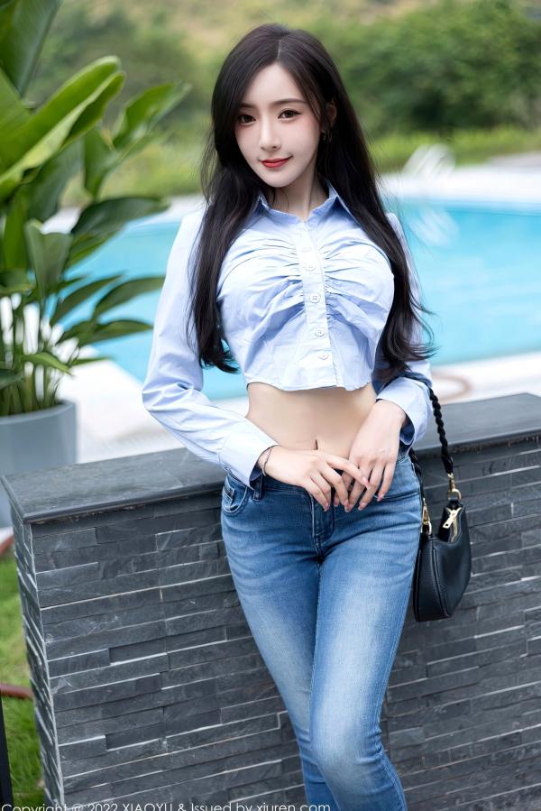 王馨瑶   XiaoYu语画界904-王馨瑶Yanni杭州旅拍-浅蓝衬衫紧身牛仔裤-白色内衣私房照-极致诱惑女神-2022.11.15第14张图片