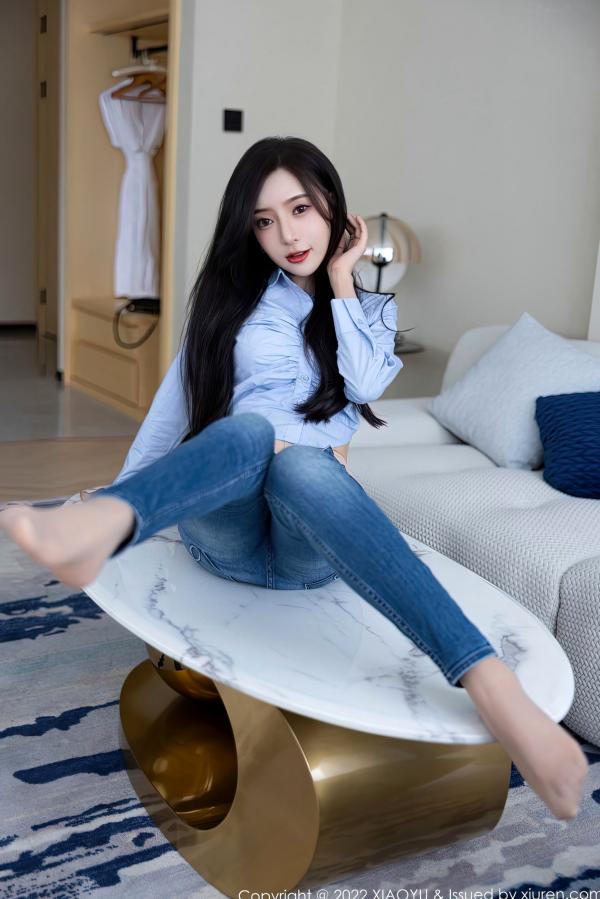 王馨瑶   XiaoYu语画界904-王馨瑶Yanni杭州旅拍-浅蓝衬衫紧身牛仔裤-白色内衣私房照-极致诱惑女神-2022.11.15第33张图片