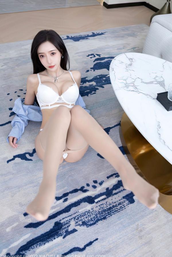 王馨瑶   XiaoYu语画界904-王馨瑶Yanni杭州旅拍-浅蓝衬衫紧身牛仔裤-白色内衣私房照-极致诱惑女神-2022.11.15第75张图片