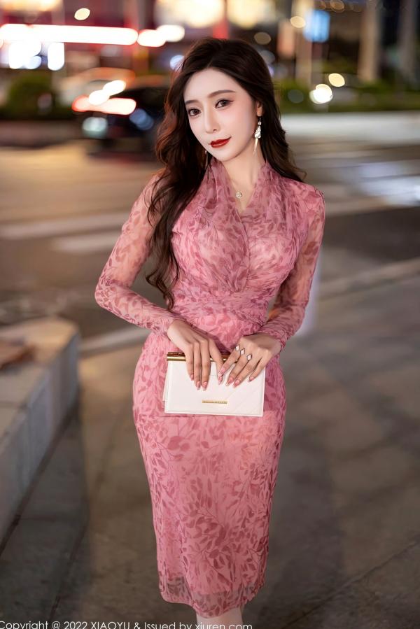 王馨瑶   XiaoYu语画界王馨瑶Yanni私房写真：浅粉蕾丝裙搭配白丝高跟，尽显酒店绝美曲线诱惑，精致妆容呈现大尺度视觉盛宴第5张图片