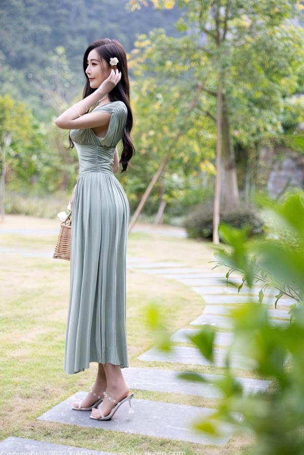 王馨瑶   XiaoYu语画界-896-王馨瑶Yanni-杭州旅拍灰绿色连衣裙与清新白色比基尼-室内优雅与池畔诱惑第3张图片