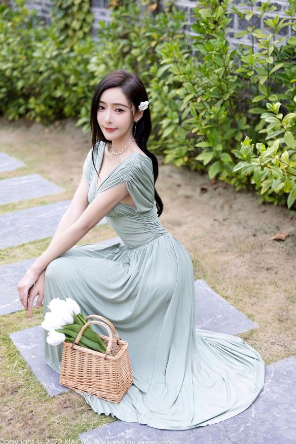 王馨瑶   XiaoYu语画界-896-王馨瑶Yanni-杭州旅拍灰绿色连衣裙与清新白色比基尼-室内优雅与池畔诱惑第7张图片