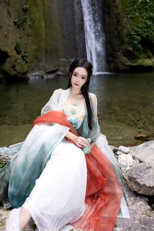 王馨瑶   XiaoYu语画界：王馨瑶Yanni杭州户外旅拍，素雅汉服国风写真，清纯仙气与丝袜诱惑尽显东方风韵第2张图片