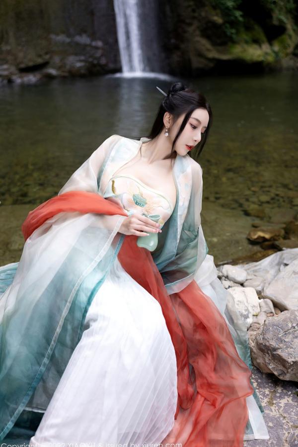 王馨瑶   XiaoYu语画界：王馨瑶Yanni杭州户外旅拍，素雅汉服国风写真，清纯仙气与丝袜诱惑尽显东方风韵第4张图片
