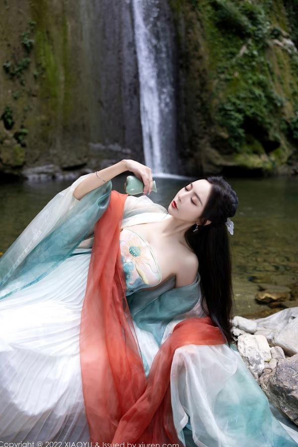 王馨瑶   XiaoYu语画界：王馨瑶Yanni杭州户外旅拍，素雅汉服国风写真，清纯仙气与丝袜诱惑尽显东方风韵第5张图片