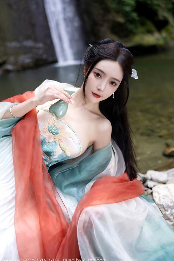 王馨瑶   XiaoYu语画界：王馨瑶Yanni杭州户外旅拍，素雅汉服国风写真，清纯仙气与丝袜诱惑尽显东方风韵第6张图片