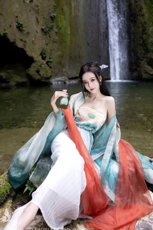 王馨瑶   XiaoYu语画界：王馨瑶Yanni杭州户外旅拍，素雅汉服国风写真，清纯仙气与丝袜诱惑尽显东方风韵第7张图片