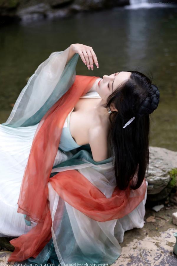 王馨瑶   XiaoYu语画界：王馨瑶Yanni杭州户外旅拍，素雅汉服国风写真，清纯仙气与丝袜诱惑尽显东方风韵第9张图片