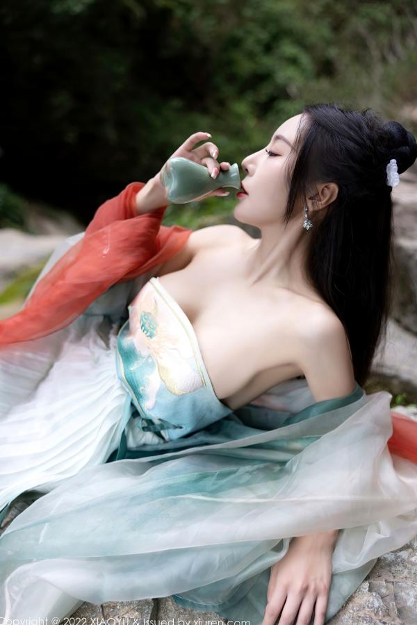 王馨瑶   XiaoYu语画界：王馨瑶Yanni杭州户外旅拍，素雅汉服国风写真，清纯仙气与丝袜诱惑尽显东方风韵第16张图片