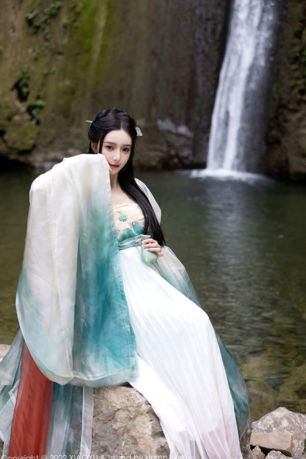 王馨瑶   XiaoYu语画界：王馨瑶Yanni杭州户外旅拍，素雅汉服国风写真，清纯仙气与丝袜诱惑尽显东方风韵第18张图片