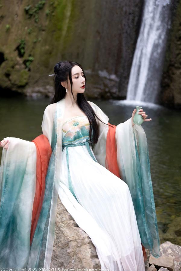 王馨瑶   XiaoYu语画界：王馨瑶Yanni杭州户外旅拍，素雅汉服国风写真，清纯仙气与丝袜诱惑尽显东方风韵第19张图片