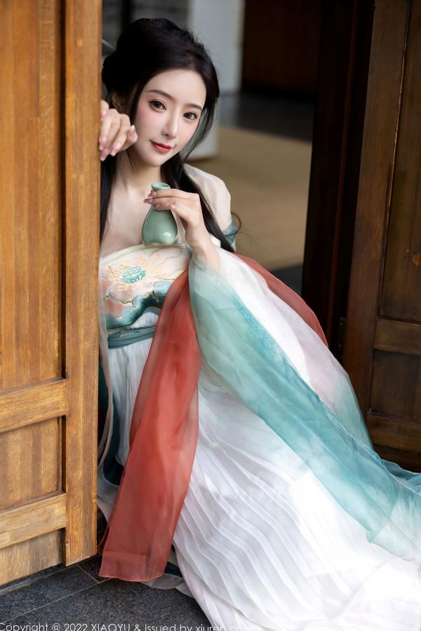 王馨瑶   XiaoYu语画界：王馨瑶Yanni杭州户外旅拍，素雅汉服国风写真，清纯仙气与丝袜诱惑尽显东方风韵第31张图片