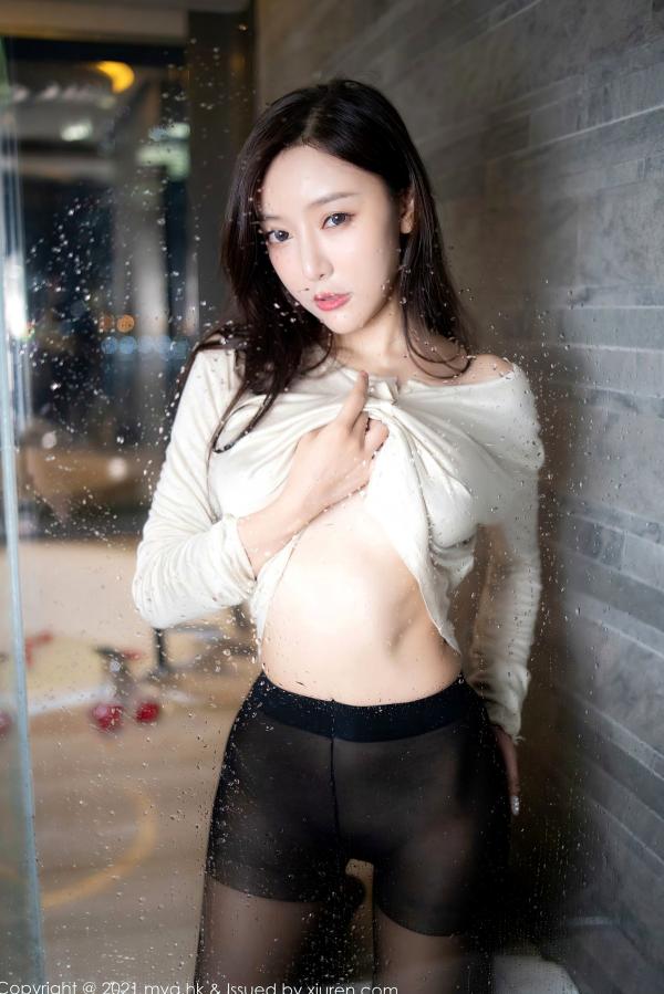 王馨瑶   王馨瑶Yanni私房大片：MyGirl美媛馆江浙沪夜景浴室湿身诱惑，白T黑丝与玫瑰花瓣的极致性感碰撞第42张图片