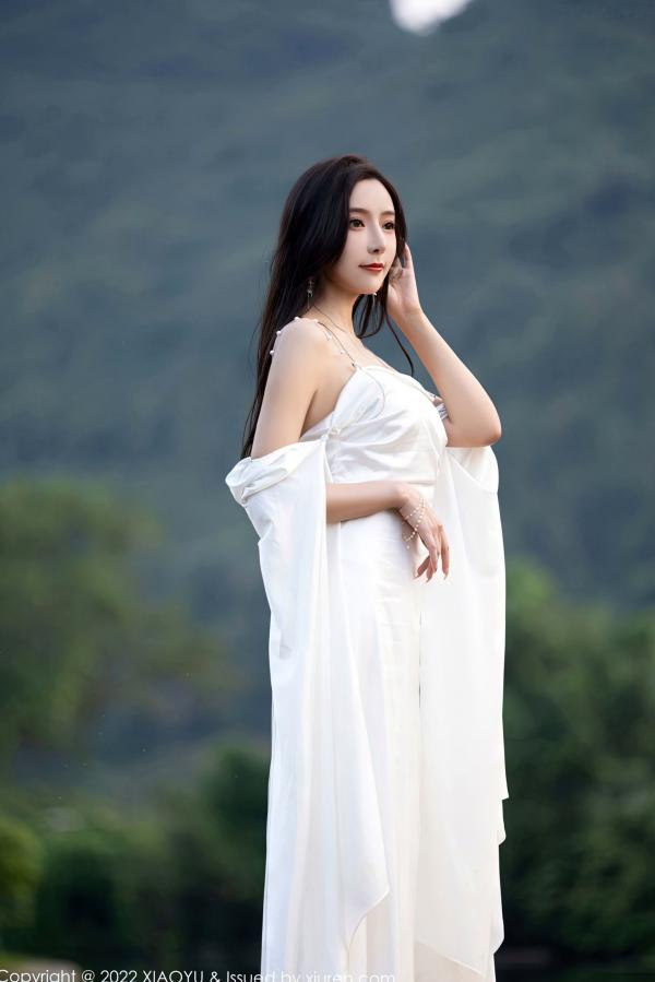 王馨瑶   XiaoYu语画界884期：王馨瑶Yanni杭州旅拍，夜色泳池与室内私房，身着白色蕾丝内衣与吊带丝袜，尽显纯欲风情，完美身材曲线演绎极致魅惑，无圣光大尺度第1张图片