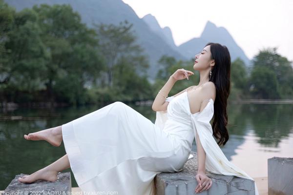 王馨瑶   XiaoYu语画界884期：王馨瑶Yanni杭州旅拍，夜色泳池与室内私房，身着白色蕾丝内衣与吊带丝袜，尽显纯欲风情，完美身材曲线演绎极致魅惑，无圣光大尺度第3张图片