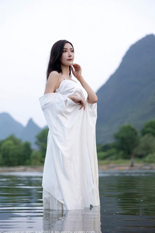 王馨瑶   XiaoYu语画界884期：王馨瑶Yanni杭州旅拍，夜色泳池与室内私房，身着白色蕾丝内衣与吊带丝袜，尽显纯欲风情，完美身材曲线演绎极致魅惑，无圣光大尺度第5张图片