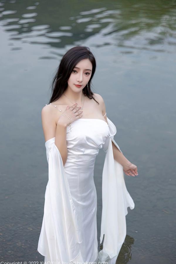 王馨瑶   XiaoYu语画界884期：王馨瑶Yanni杭州旅拍，夜色泳池与室内私房，身着白色蕾丝内衣与吊带丝袜，尽显纯欲风情，完美身材曲线演绎极致魅惑，无圣光大尺度第7张图片