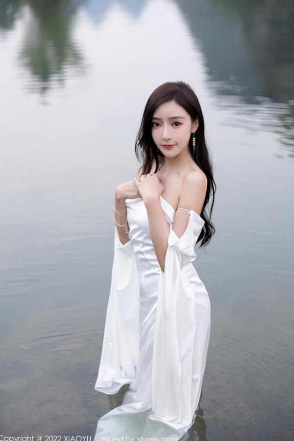 王馨瑶   XiaoYu语画界884期：王馨瑶Yanni杭州旅拍，夜色泳池与室内私房，身着白色蕾丝内衣与吊带丝袜，尽显纯欲风情，完美身材曲线演绎极致魅惑，无圣光大尺度第8张图片