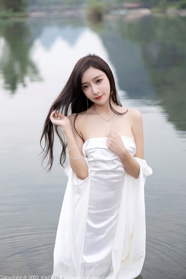 王馨瑶   XiaoYu语画界884期：王馨瑶Yanni杭州旅拍，夜色泳池与室内私房，身着白色蕾丝内衣与吊带丝袜，尽显纯欲风情，完美身材曲线演绎极致魅惑，无圣光大尺度第9张图片