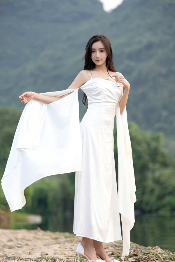 王馨瑶   XiaoYu语画界884期：王馨瑶Yanni杭州旅拍，夜色泳池与室内私房，身着白色蕾丝内衣与吊带丝袜，尽显纯欲风情，完美身材曲线演绎极致魅惑，无圣光大尺度第11张图片