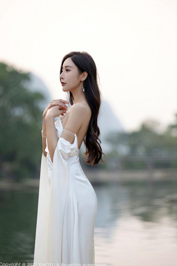 王馨瑶   XiaoYu语画界884期：王馨瑶Yanni杭州旅拍，夜色泳池与室内私房，身着白色蕾丝内衣与吊带丝袜，尽显纯欲风情，完美身材曲线演绎极致魅惑，无圣光大尺度第14张图片