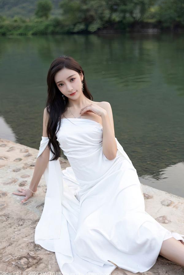 王馨瑶   XiaoYu语画界884期：王馨瑶Yanni杭州旅拍，夜色泳池与室内私房，身着白色蕾丝内衣与吊带丝袜，尽显纯欲风情，完美身材曲线演绎极致魅惑，无圣光大尺度第18张图片