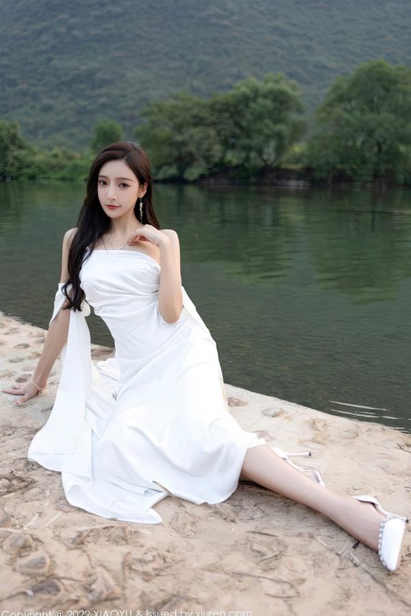 王馨瑶   XiaoYu语画界884期：王馨瑶Yanni杭州旅拍，夜色泳池与室内私房，身着白色蕾丝内衣与吊带丝袜，尽显纯欲风情，完美身材曲线演绎极致魅惑，无圣光大尺度第19张图片