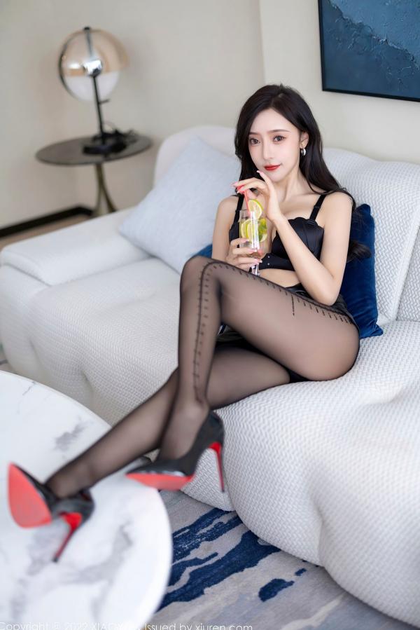 王馨瑶   语画界-王馨瑶Yanni-杭州高端旅拍写真：极致黑色内衣搭配个性刻度黑丝，展现撩人曲线，冷艳御姐风范，带给你大尺度视觉享受第67张图片