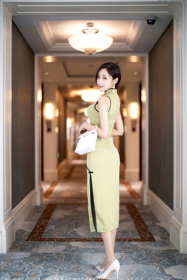 王馨瑶   MyGirl美媛馆王馨瑶Yanni江浙沪旅拍，淡绿旗袍典雅端庄，浅灰内衣私房照秀曼妙曲线，修长美腿极致诱惑，尽显性感尤物气质，无圣光大尺度写真第2张图片