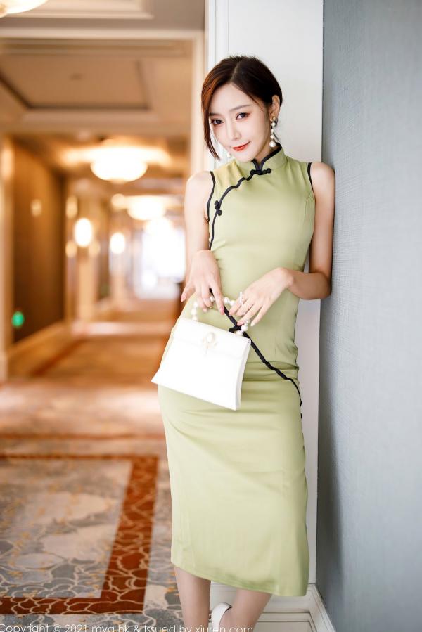 王馨瑶   MyGirl美媛馆王馨瑶Yanni江浙沪旅拍，淡绿旗袍典雅端庄，浅灰内衣私房照秀曼妙曲线，修长美腿极致诱惑，尽显性感尤物气质，无圣光大尺度写真第4张图片