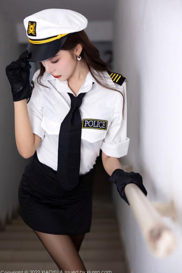 王馨瑶   XiaoYu语画界-867-王馨瑶Yanni-火辣女警官角色扮演，制服诱惑与破烂黑丝美腿，极致禁忌美学，无圣光大尺度写真第1张图片