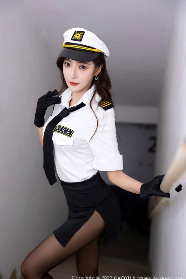 王馨瑶   XiaoYu语画界-867-王馨瑶Yanni-火辣女警官角色扮演，制服诱惑与破烂黑丝美腿，极致禁忌美学，无圣光大尺度写真第2张图片