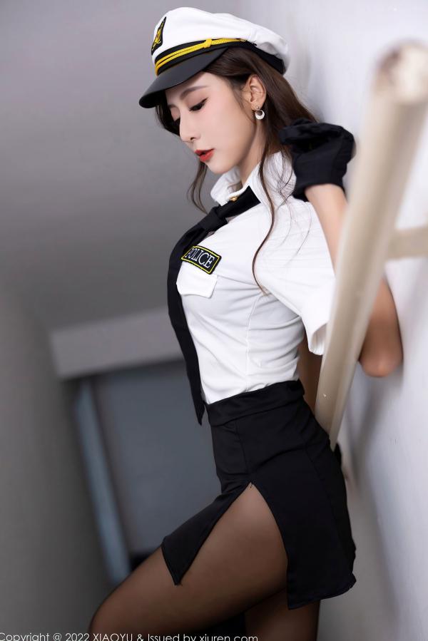 王馨瑶   XiaoYu语画界-867-王馨瑶Yanni-火辣女警官角色扮演，制服诱惑与破烂黑丝美腿，极致禁忌美学，无圣光大尺度写真第3张图片