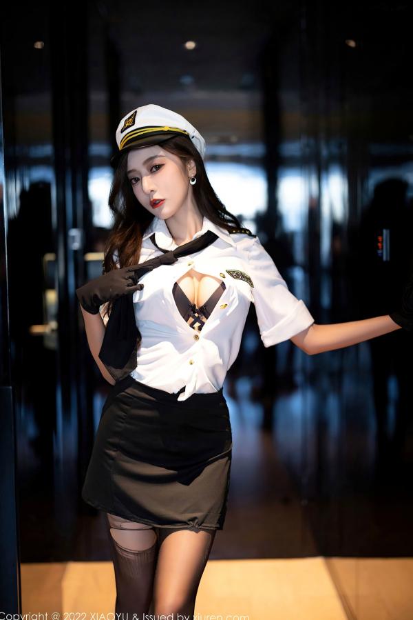 王馨瑶   XiaoYu语画界-867-王馨瑶Yanni-火辣女警官角色扮演，制服诱惑与破烂黑丝美腿，极致禁忌美学，无圣光大尺度写真第39张图片