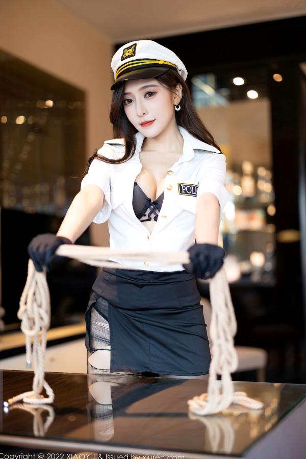 王馨瑶   XiaoYu语画界-867-王馨瑶Yanni-火辣女警官角色扮演，制服诱惑与破烂黑丝美腿，极致禁忌美学，无圣光大尺度写真第55张图片
