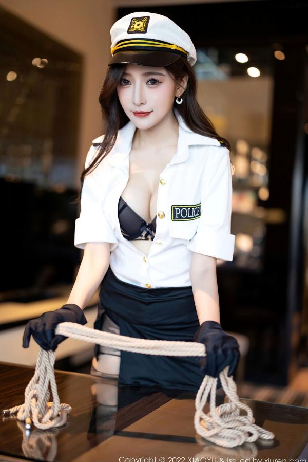 王馨瑶   XiaoYu语画界-867-王馨瑶Yanni-火辣女警官角色扮演，制服诱惑与破烂黑丝美腿，极致禁忌美学，无圣光大尺度写真第56张图片