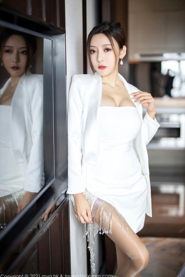 王馨瑶   MyGirl美媛馆-541-王馨瑶Yanni：纯白抹胸短裙与高跟鞋的优雅诱惑，完美身材展现知性御姐范儿第3张图片