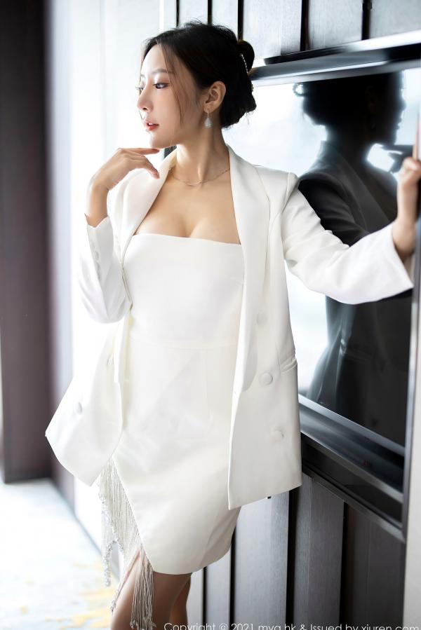 王馨瑶   MyGirl美媛馆-541-王馨瑶Yanni：纯白抹胸短裙与高跟鞋的优雅诱惑，完美身材展现知性御姐范儿第4张图片