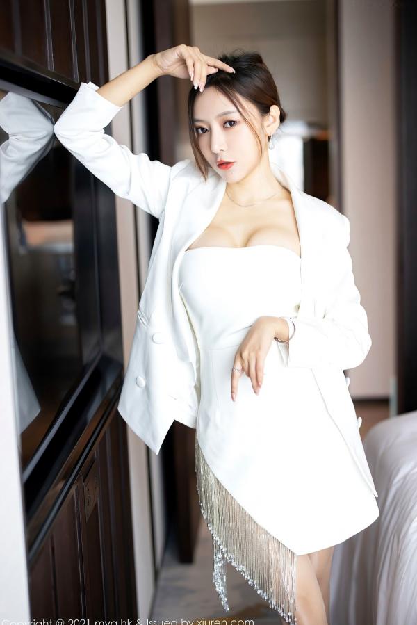 王馨瑶   MyGirl美媛馆-541-王馨瑶Yanni：纯白抹胸短裙与高跟鞋的优雅诱惑，完美身材展现知性御姐范儿第5张图片