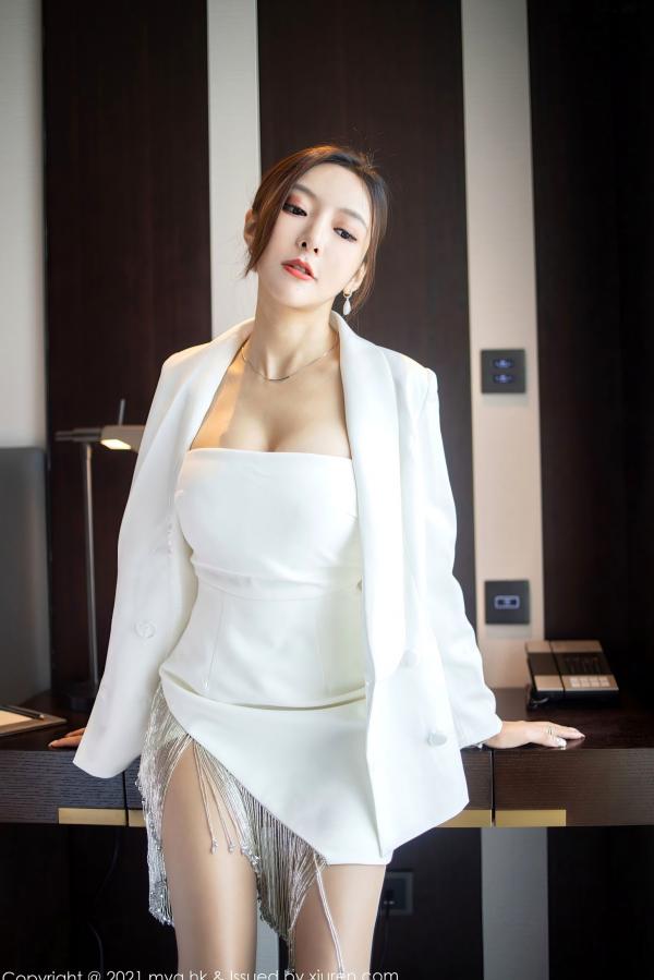 王馨瑶   MyGirl美媛馆-541-王馨瑶Yanni：纯白抹胸短裙与高跟鞋的优雅诱惑，完美身材展现知性御姐范儿第8张图片