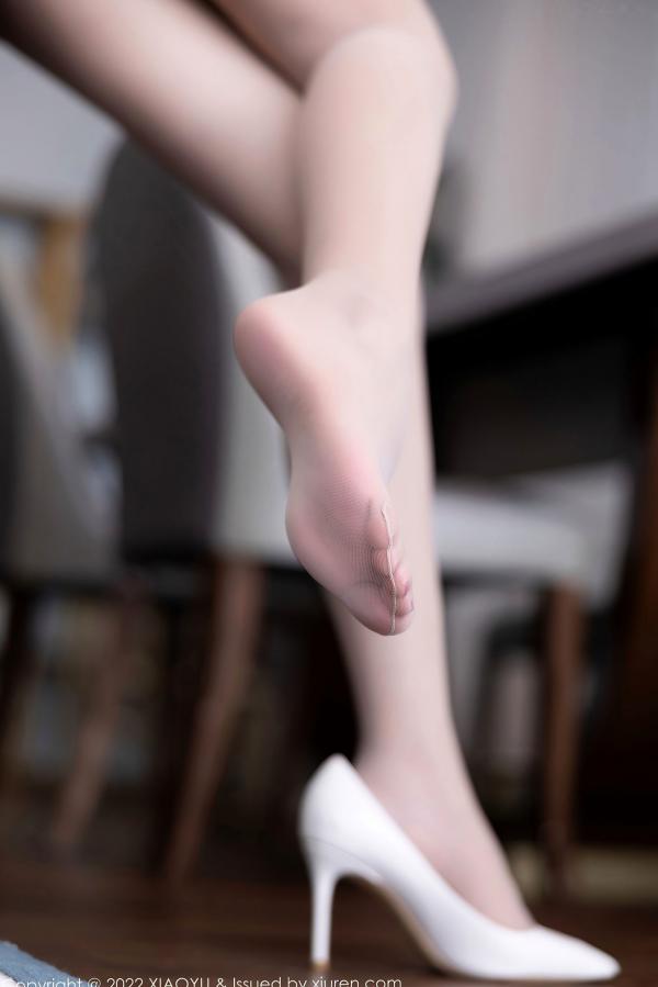 王馨瑶   XiaoYu语画界-830-王馨瑶Yanni职场丽人系列：西装内衣搭配肉丝，上演极致诱惑职场风，高清大尺度无圣光美图第33张图片