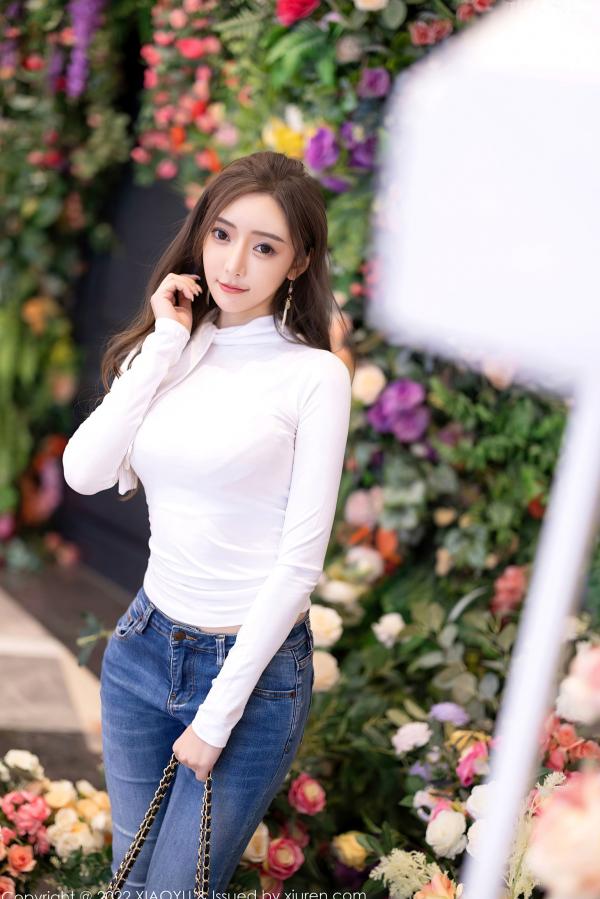 王馨瑶   XiaoYu语画界王馨瑶Yanni私房大尺度，白色紧身衣配牛仔裤肉丝美腿，都市丽人纯欲风采，高清无圣光摄影美图第7张图片