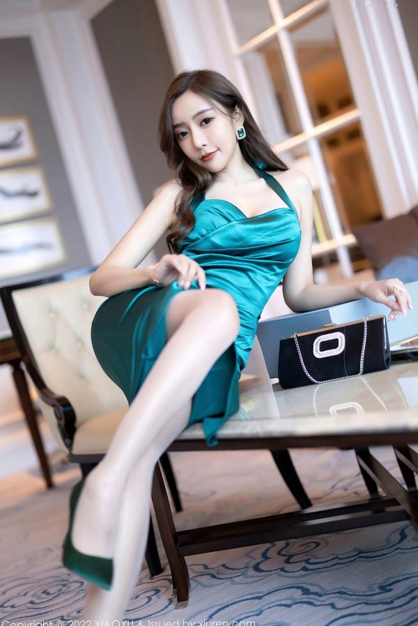 王馨瑶   XiaoYu语画界-798-王馨瑶Yanni-魅惑深绿吊带长裙-室内高级私房写真-无圣光大尺度第24张图片